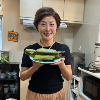 香港で食するインドネシア風レンパーのパンダンカヤ添え