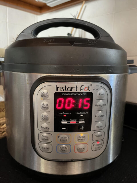 インスタント・ポットの圧力鍋機能で15分煮る