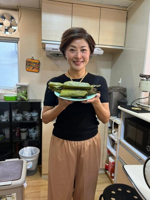 完成したインドネシア風レンパーをもつラベンダーさん