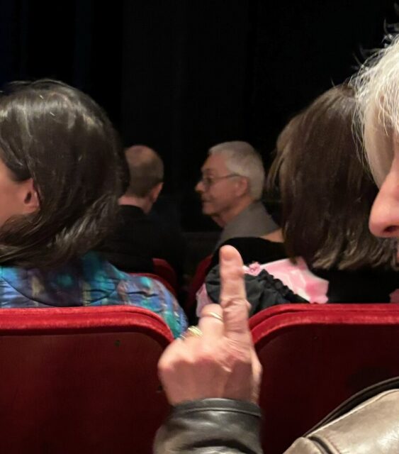 右前方に座っているノイマイヤー芸術監督