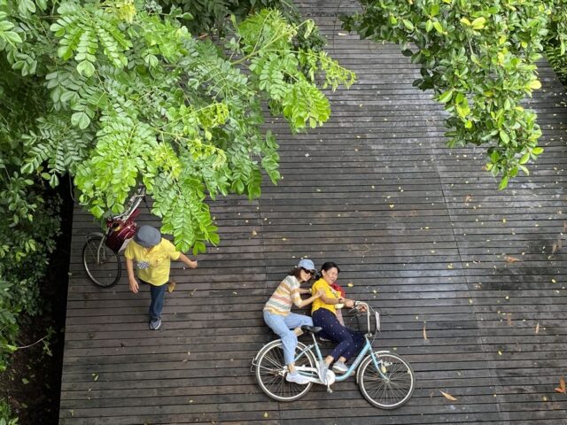 タイ人は写真が大好きで撮り方がとにかくクリエイティブなので思わず私も撮ってしまう。これは見晴らし台の上から見下ろして撮ったもの