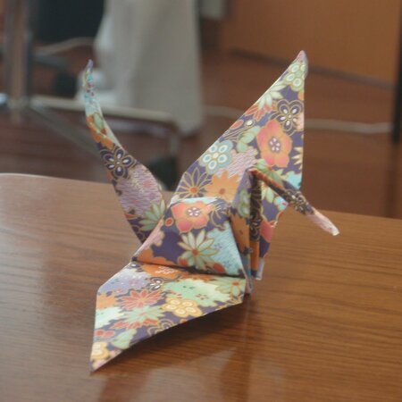 日本のクリニックでの最初のアポを待つ間に娘が折った鶴