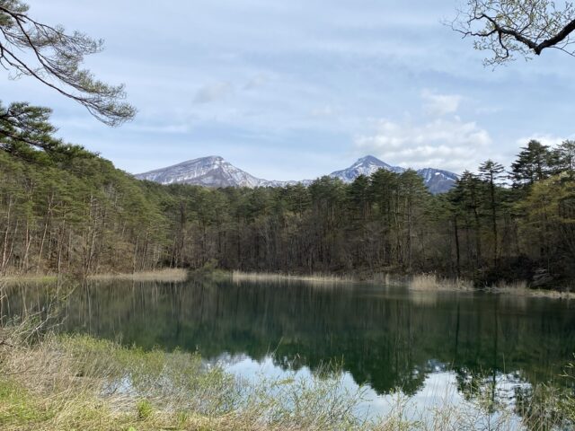 雪の残る磐梯山（福島県）