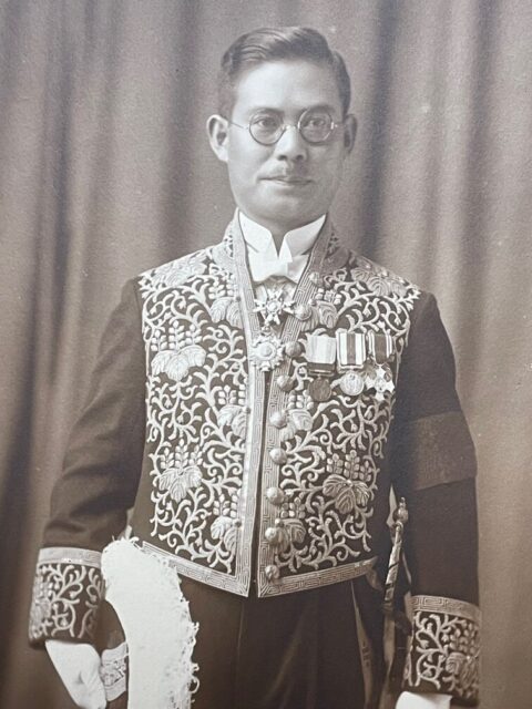 大礼服の祖父。当時の正装で、貴族院の開会式の日などに着用したらしい