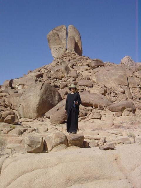 旧約聖書に出てくる「ホレブの岩」。エリムの泉やモーセの山も、サウジアラビアに実在する