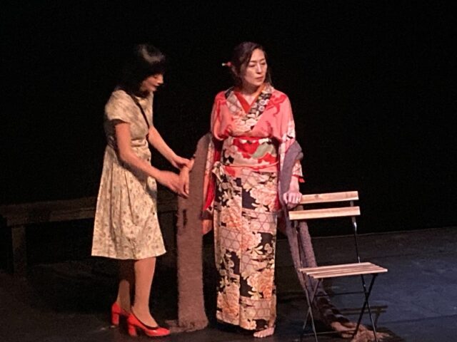 2022年6月に『川端の女たち』をテーマに公演した『浅草紅団』で主人公の姉の役を演じた（右）
